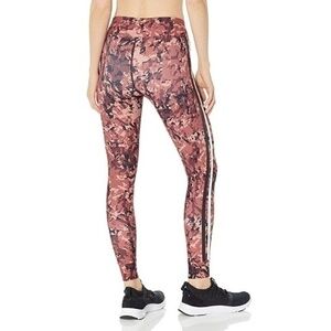 Avec Les Filles Women's Camo Printed Ankle Legging. L